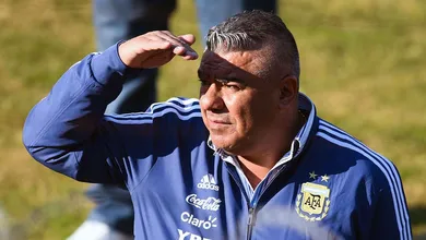 Presidente da AFA anuncia fim da temporada na Argentina e suspens&atilde;o dos rebaixamentos at&eacute; 2022