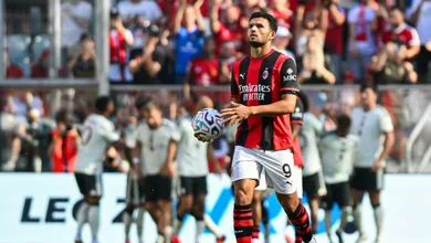 Refor&ccedil;o de R$ 420 milh&otilde;es do Milan faz a diferen&ccedil;a, e Manchester United sofre com velho problema