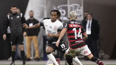 Como vexame do Flamengo ajudou Carrillo a encontrar posi&ccedil;&atilde;o no Corinthians