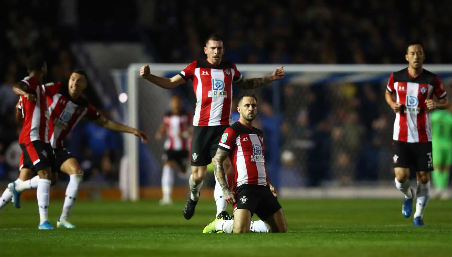 A costa sul da Inglaterra reviveu seu principal cl&aacute;ssico ap&oacute;s sete anos e o Southampton goleou o Portsmouth