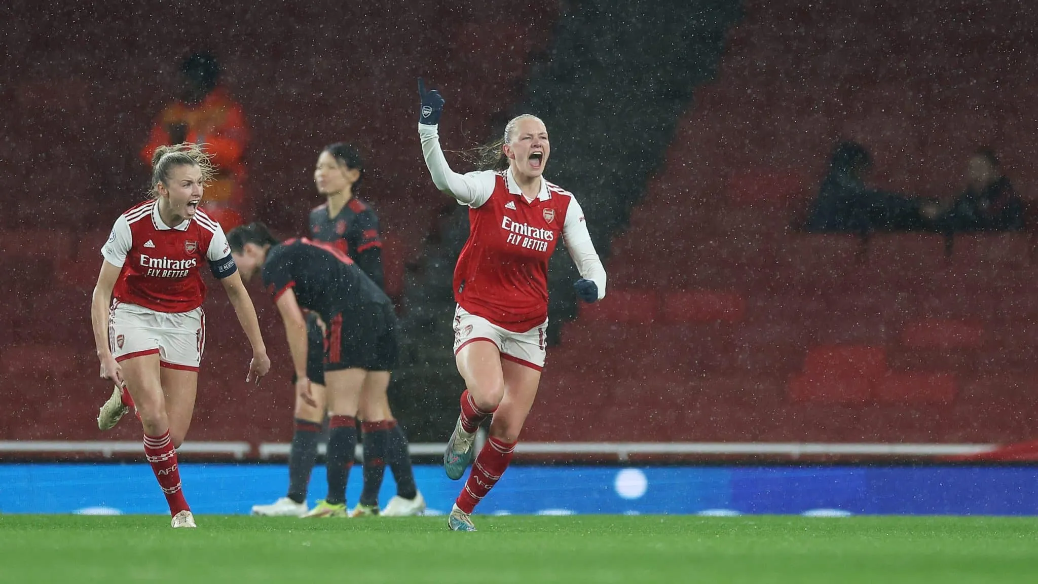 Arsenal contou com um gol maravilhoso de fora da &aacute;rea para come&ccedil;ar a eliminar o Bayern de Munique