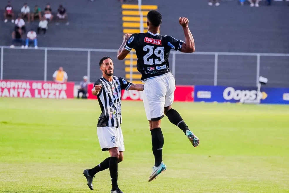 Jogadores do ASA comemoram gol no empate com o Murici, pelo Campeonato Alagoano. Foto: Apollo/Ascom ASA