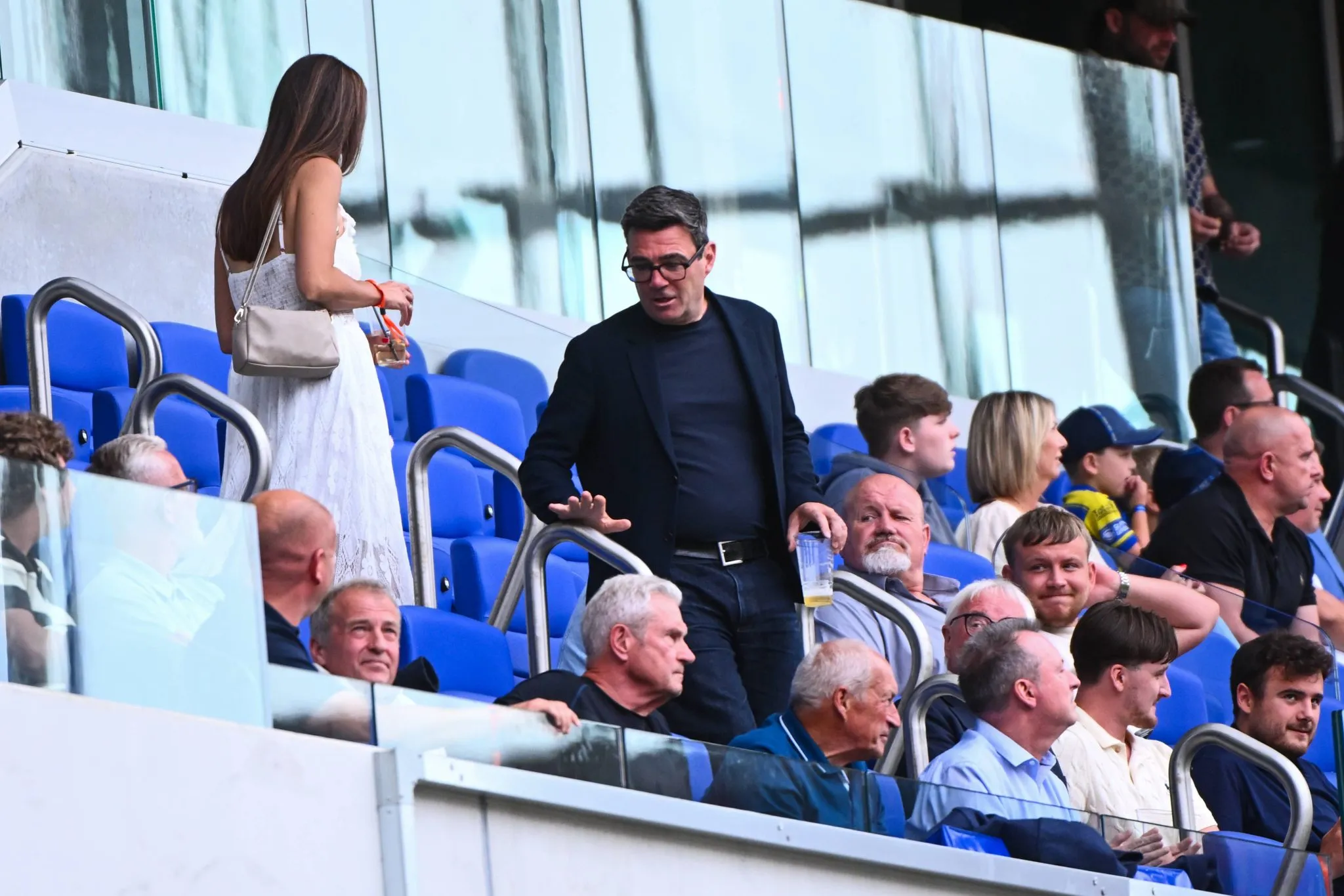 Andy Burnham presente no Est&aacute;dio Hill Dickinson, nova casa do Everton