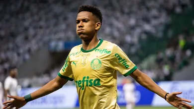 T&eacute;cnico do Chelsea exalta Est&ecirc;v&atilde;o e j&aacute; planeja a chegada do brasileiro