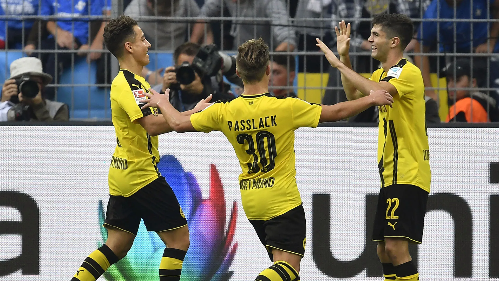 Mais que a goleada, Dortmund comemora nova leva de destaques do time