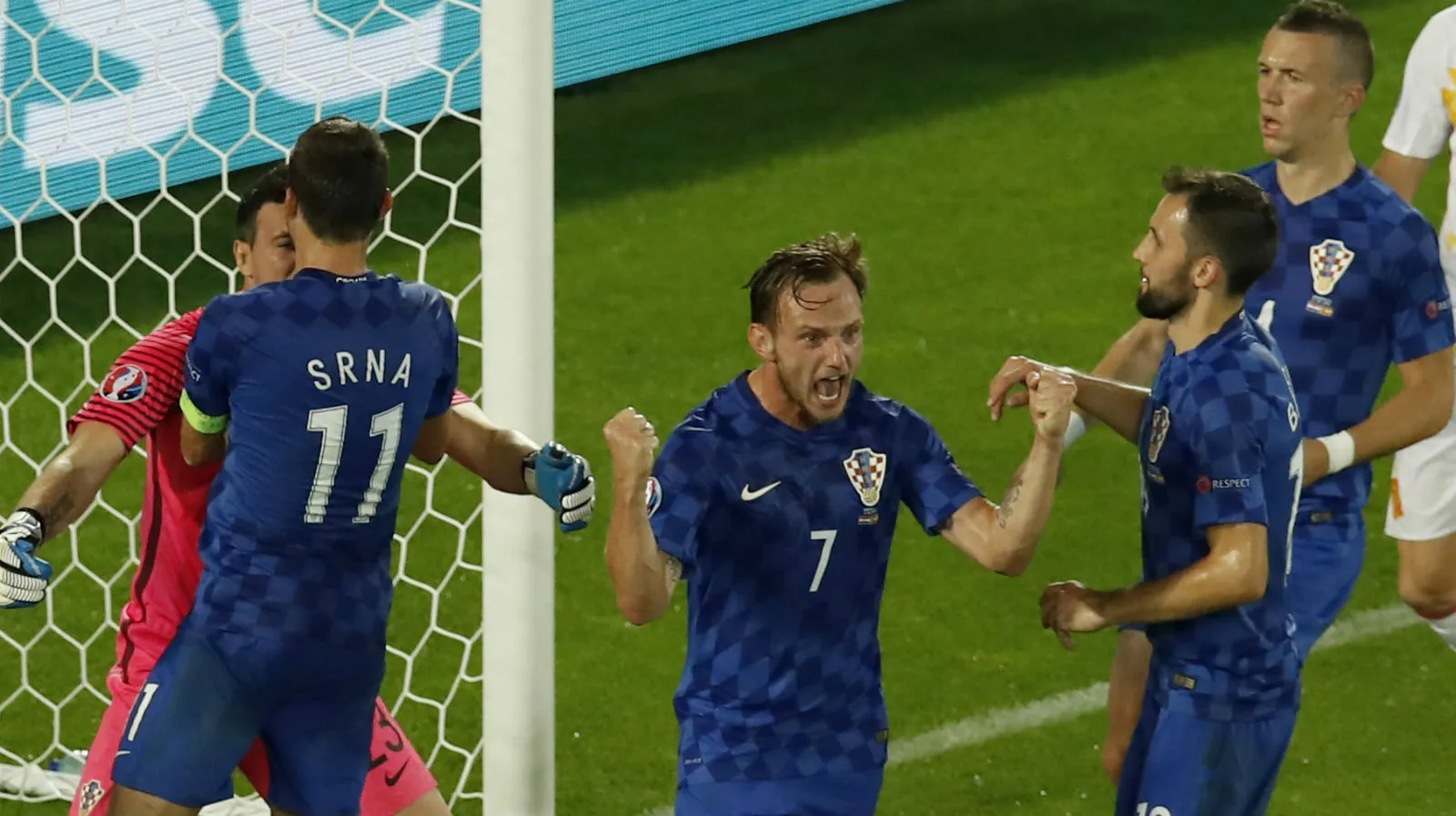 Mesmo sem for&ccedil;a m&aacute;xima, a Cro&aacute;cia virou sobre a Espanha e decolou na Eurocopa