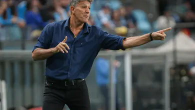 Renato pede calma &agrave; torcida ap&oacute;s vit&oacute;ria do Gr&ecirc;mio: &lsquo;Parece que somos City ou Real&rsquo;