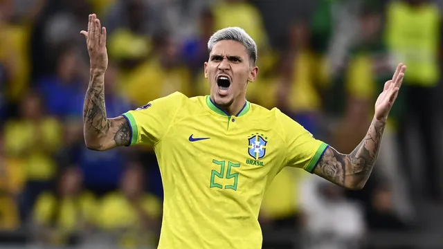 &lsquo;N&atilde;o h&aacute; jogador no Brasil com as caracter&iacute;sticas dele&rsquo;: Jardim compara Pedro a &iacute;dolo do Manchester United