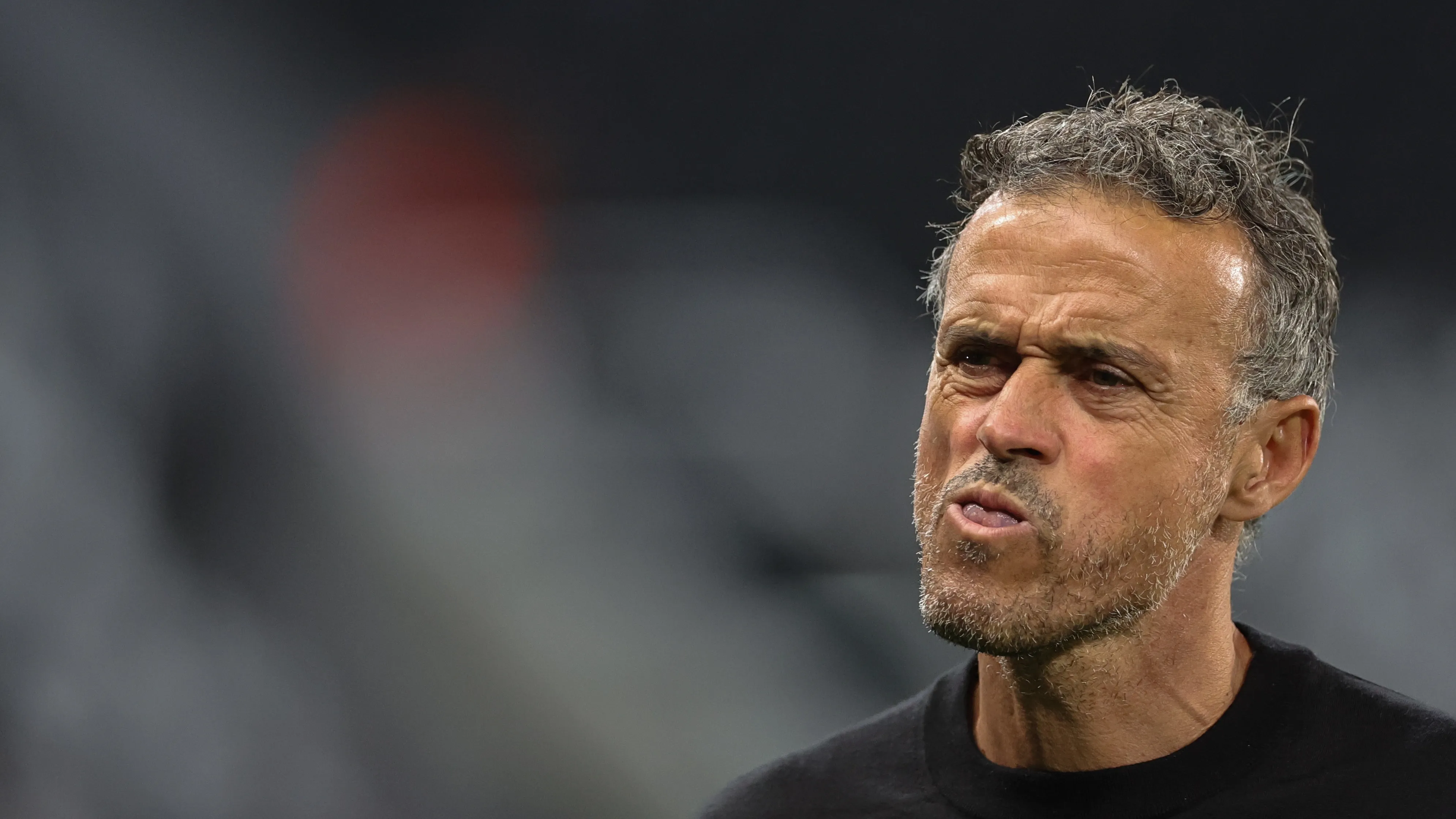 Luis Enrique foi curto e grosso sobre mudan&ccedil;a t&aacute;tica do PSG: &ldquo;Eu sou o treinador, eu decido&rdquo;
