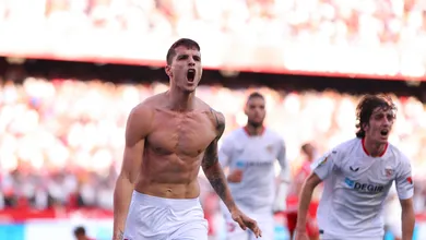 Dmitrovic operou milagres e o Sevilla arrancou uma virada vital contra o Almer&iacute;a, para sair do Z-3