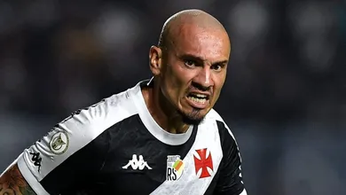 Gol contra o Vit&oacute;ria ajuda a consolidar novo momento do zagueiro Maicon no Vasco