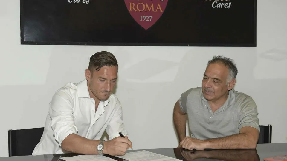 Reconhecimento duplo: Al&eacute;m de renovar, Totti se tornar&aacute; diretor t&eacute;cnico quando se aposentar