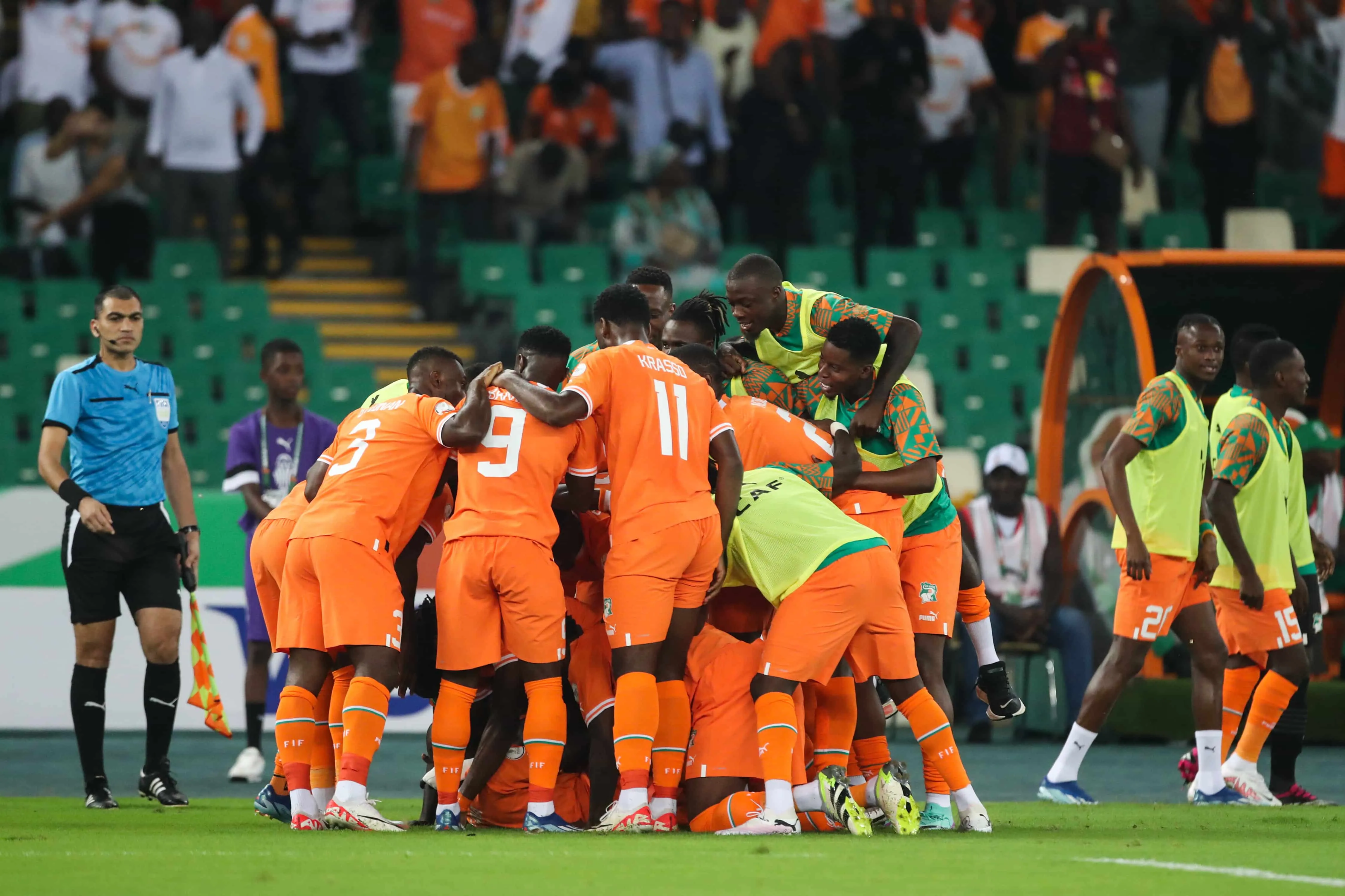 Copa Africana de Na&ccedil;&otilde;es come&ccedil;a com gola&ccedil;os definindo a vit&oacute;ria da anfitri&atilde; Costa do Marfim