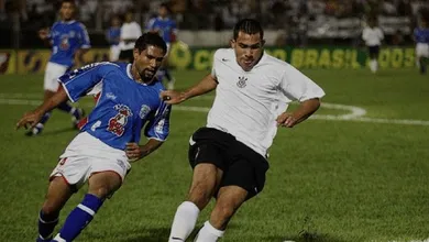 Em 2005, Roger e T&eacute;vez deram um show no Pacaembu e evitaram vexame hist&oacute;rico do Corinthians contra o Cianorte