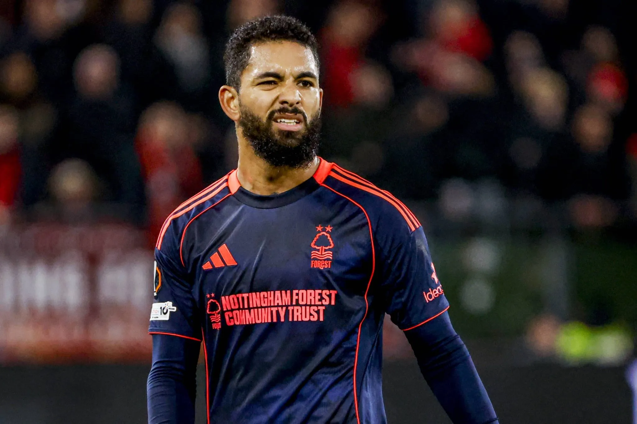 A contrata&ccedil;&atilde;o de Douglas Luiz n&atilde;o deu certo no Forest