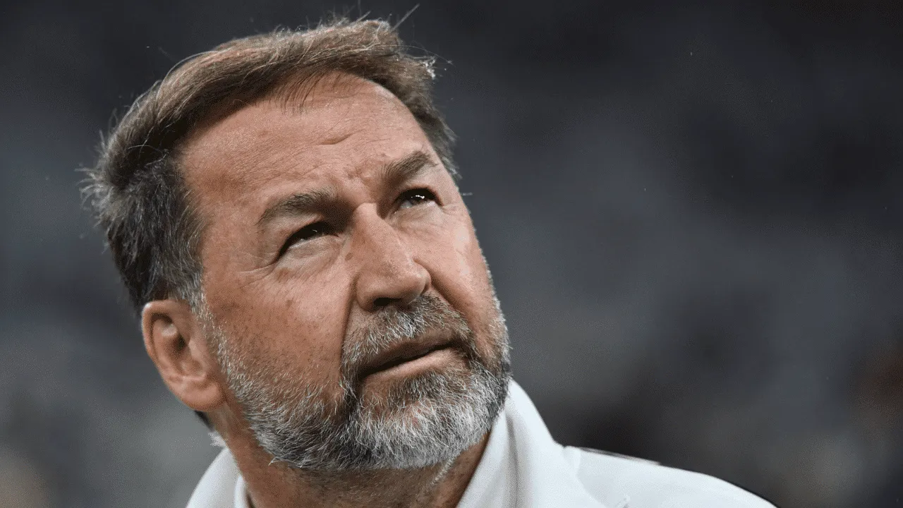 Novos elementos esquentam disputa pol&iacute;tica no Corinthians e aumentam press&atilde;o sobre Augusto Melo