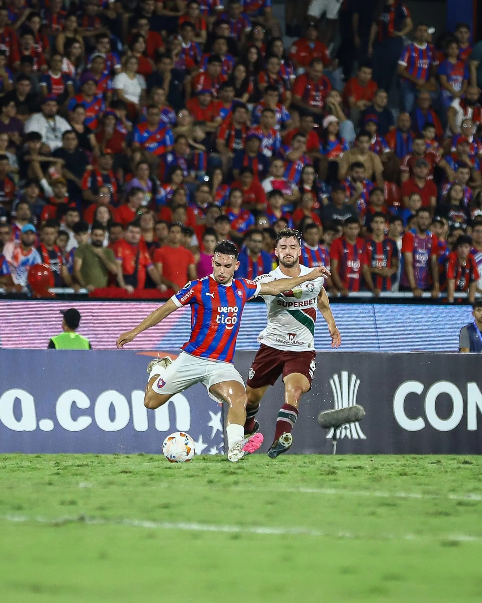 &lsquo;Muita lama&rsquo;: Jogadores do Fluminense criticam gramado ap&oacute;s empate na Libertadores