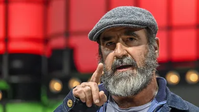 Cantona pede que jogadores usem sua plataforma para mudar a sociedade: &ldquo;Todos amam o futebol&rdquo;