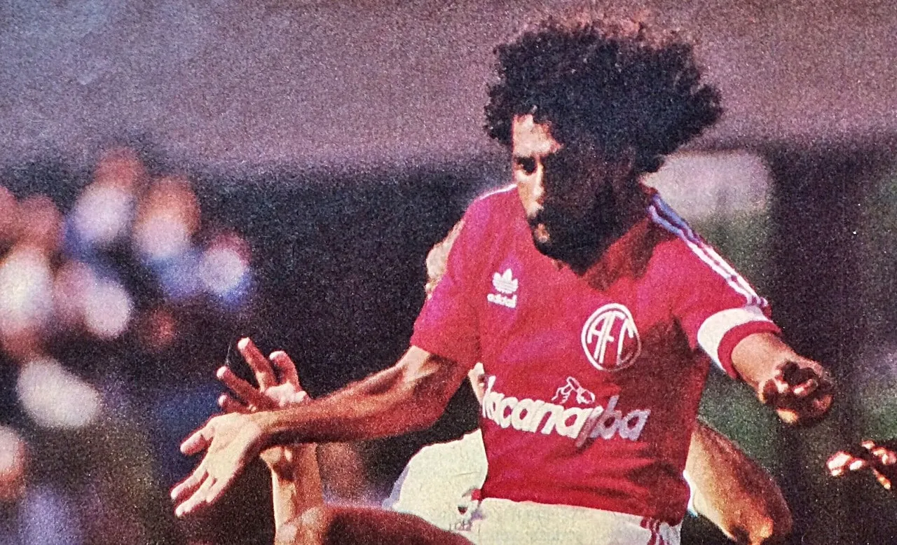 O adeus a Luisinho Lemos, o guerreiro goleador do America