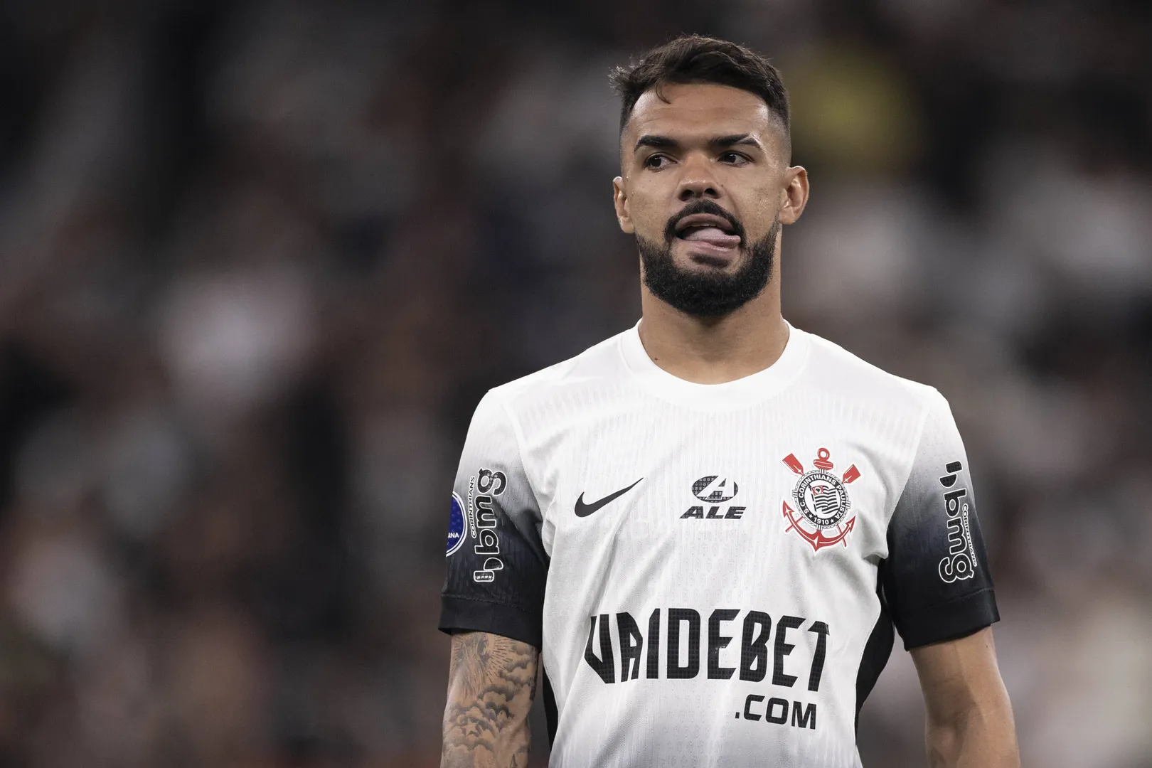 Raniele Cart&atilde;o Amarelo Jos&eacute; Mart&iacute;nez Venezuela Corinthians