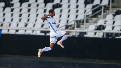 Um belo gol de falta de Jean Pyerre garantiu a importante vit&oacute;ria do Gr&ecirc;mio