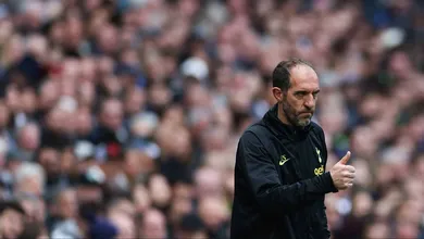 Sequer o interino do Tottenham evitou a demiss&atilde;o depois dos acachapantes 6&times;1 do Newcastle