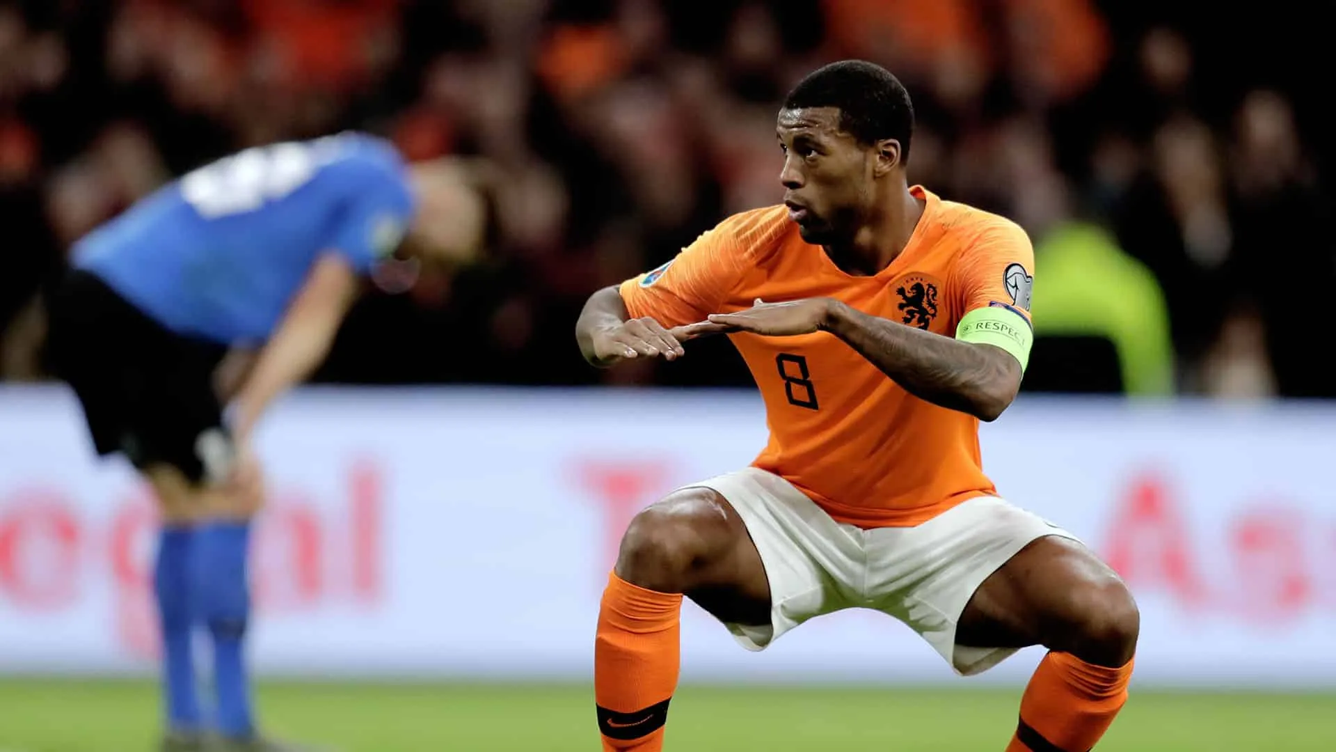 Tr&ecirc;s gols e comemora&ccedil;&atilde;o contra o racismo: Wijnaldum brilhou pelos Pa&iacute;ses Baixos