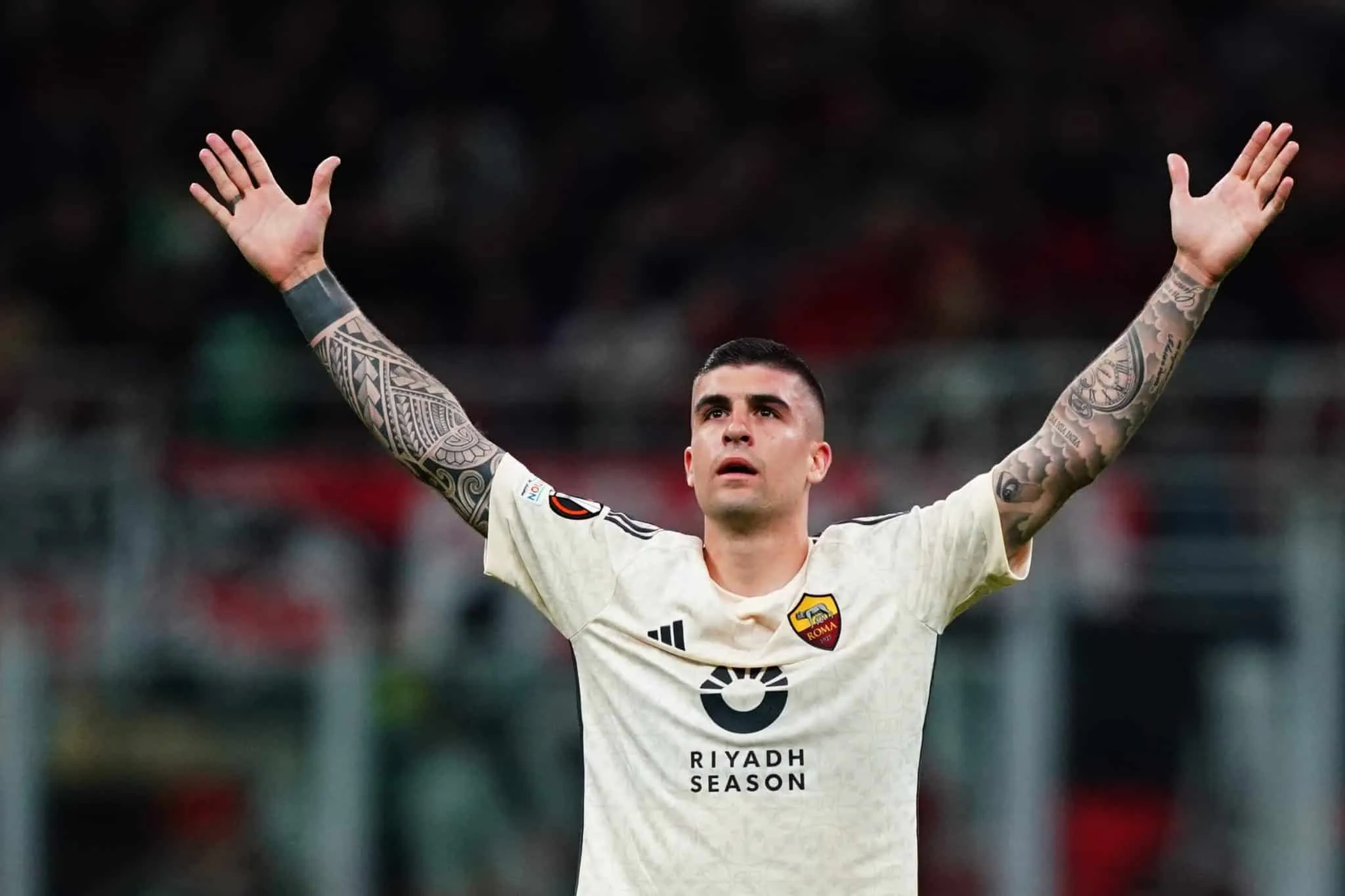 Segura e soberana: Roma derruba Milan no San Siro e larga na frente na Liga Europa