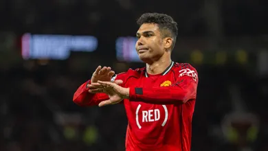 &lsquo;Foi prematura&rsquo;: Carragher se corrige ap&oacute;s declara&ccedil;&atilde;o forte sobre Casemiro no Manchester United