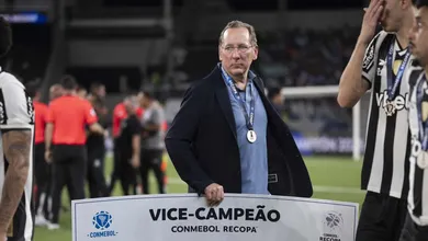 Textor banca planejamento do Botafogo mesmo ap&oacute;s mais um vice e protesto nas arquibancadas