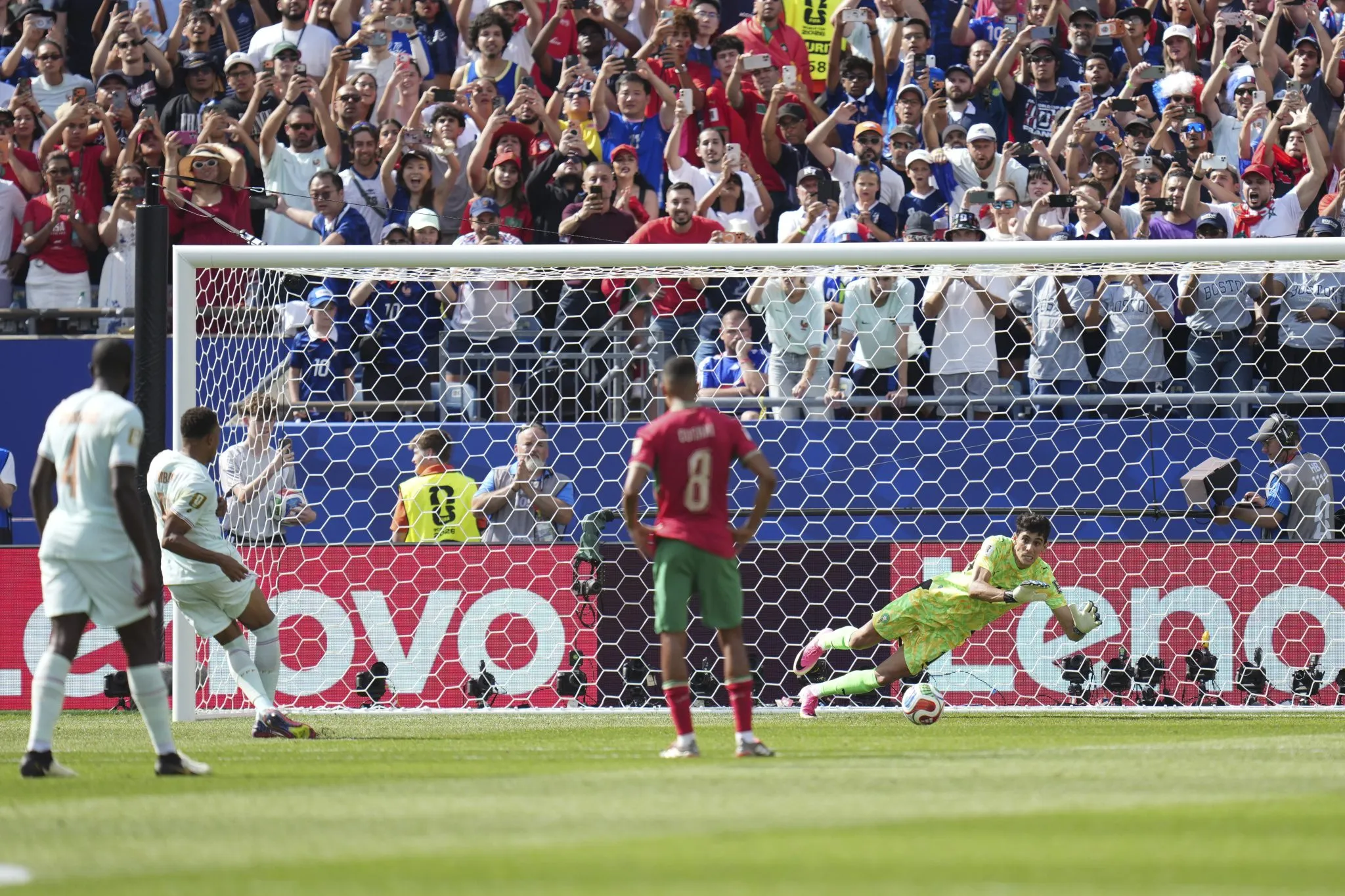 Bono defendeu p&ecirc;nalti de Mbapp&eacute; em Fran&ccedil;a x Marrocos. Foto: Icon Sport/ZUMA Press Wire.