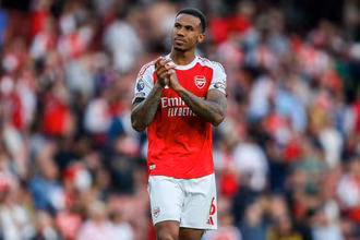 Arsenal passa recado a sensa&ccedil;&atilde;o da Premier e tem Magalh&atilde;es protagonista al&eacute;m da defesa