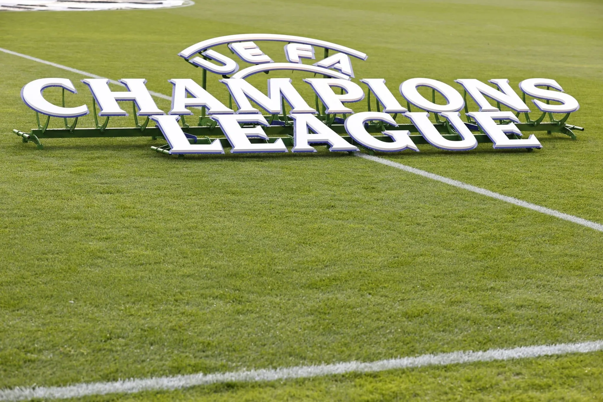 Sint&eacute;tico ou natural? Debate sobre gramados foi um dos motivos da cria&ccedil;&atilde;o da Champions
