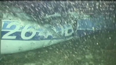 Corpo &eacute; retirado de destro&ccedil;os do avi&atilde;o onde estava Emiliano Sala, mas ainda n&atilde;o foi identificado