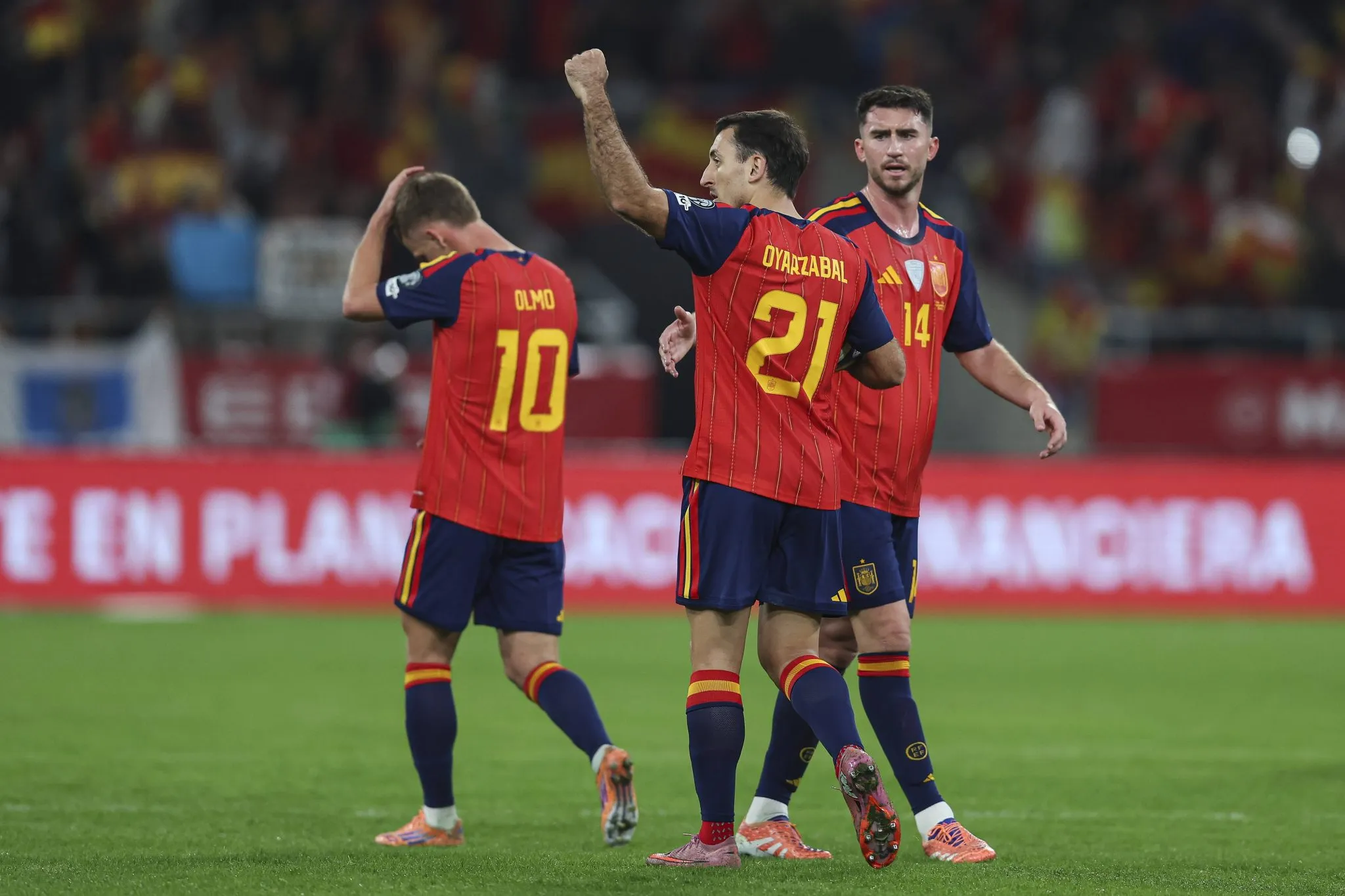 Turquia imp&otilde;e cen&aacute;rio in&eacute;dito, mas Espanha busca empate que vale recorde mundial