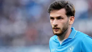 Napoli prepara oferta de R$ 312 milh&otilde;es por atacante do United para substituir Kvara