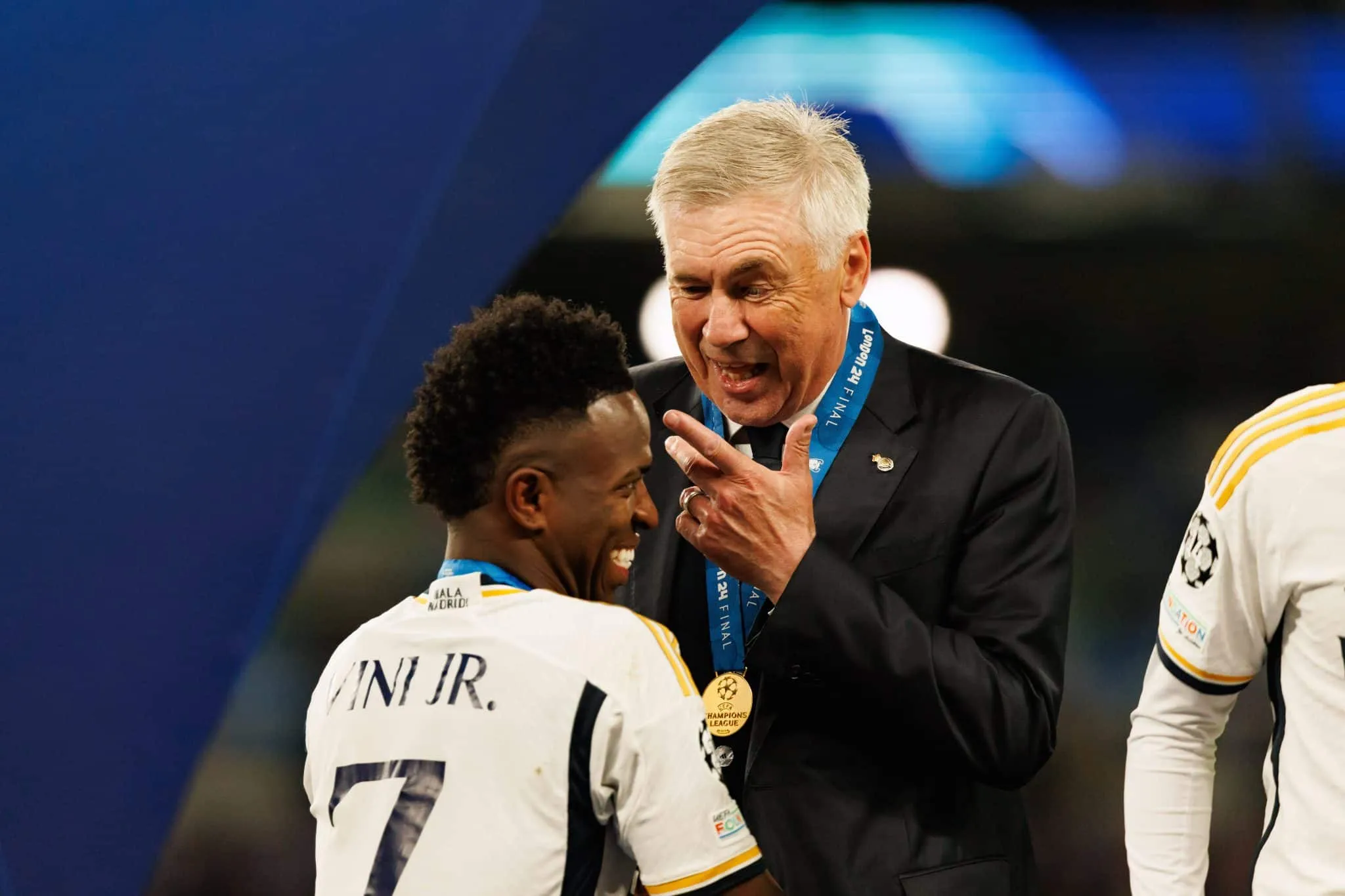 Ancelotti garante n&atilde;o estar preocupado sobre chance de perder Vini Jr. para Ar&aacute;bia Saudita