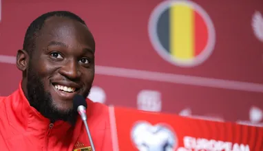 Para celebrar seus 50 gols pela sele&ccedil;&atilde;o, Lukaku doou 5 mil ingressos a institui&ccedil;&otilde;es de caridade
