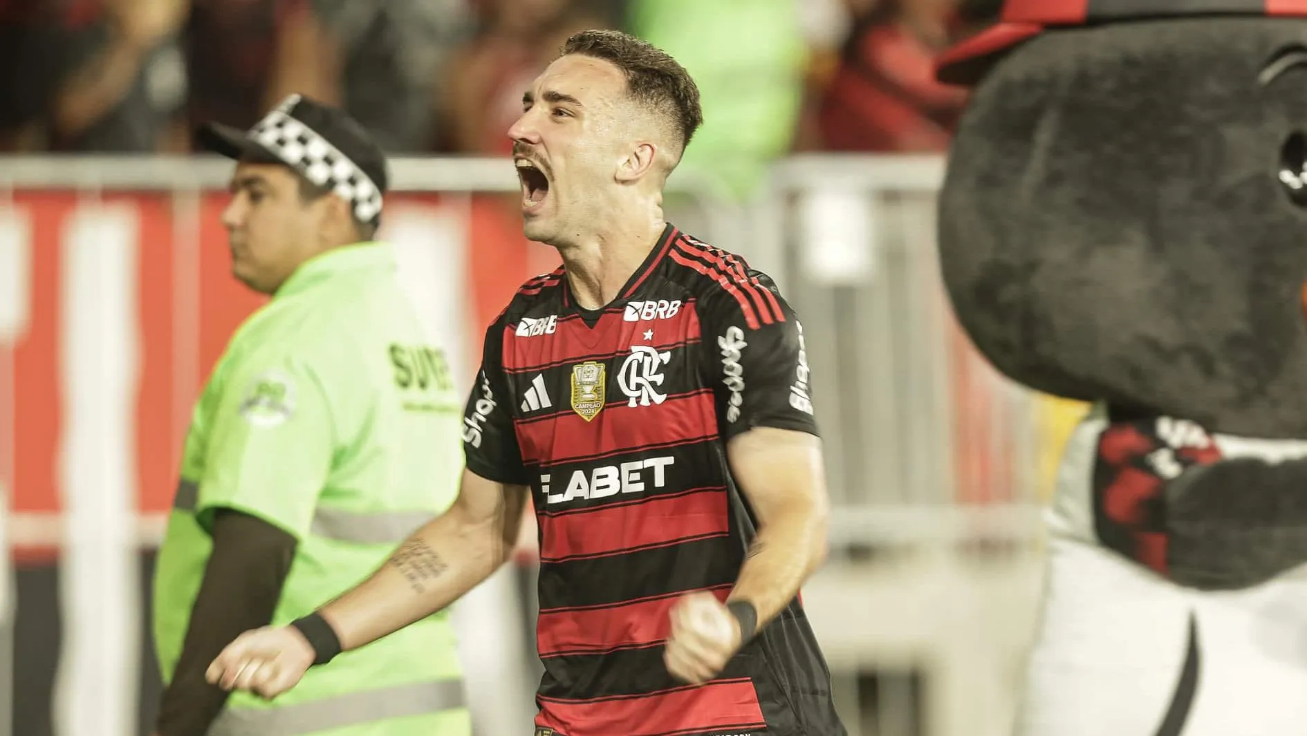 Nem jogo t&aacute;tico quase perfeito do Atl&eacute;tico-MG freia Flamengo, novo l&iacute;der do Brasileir&atilde;o