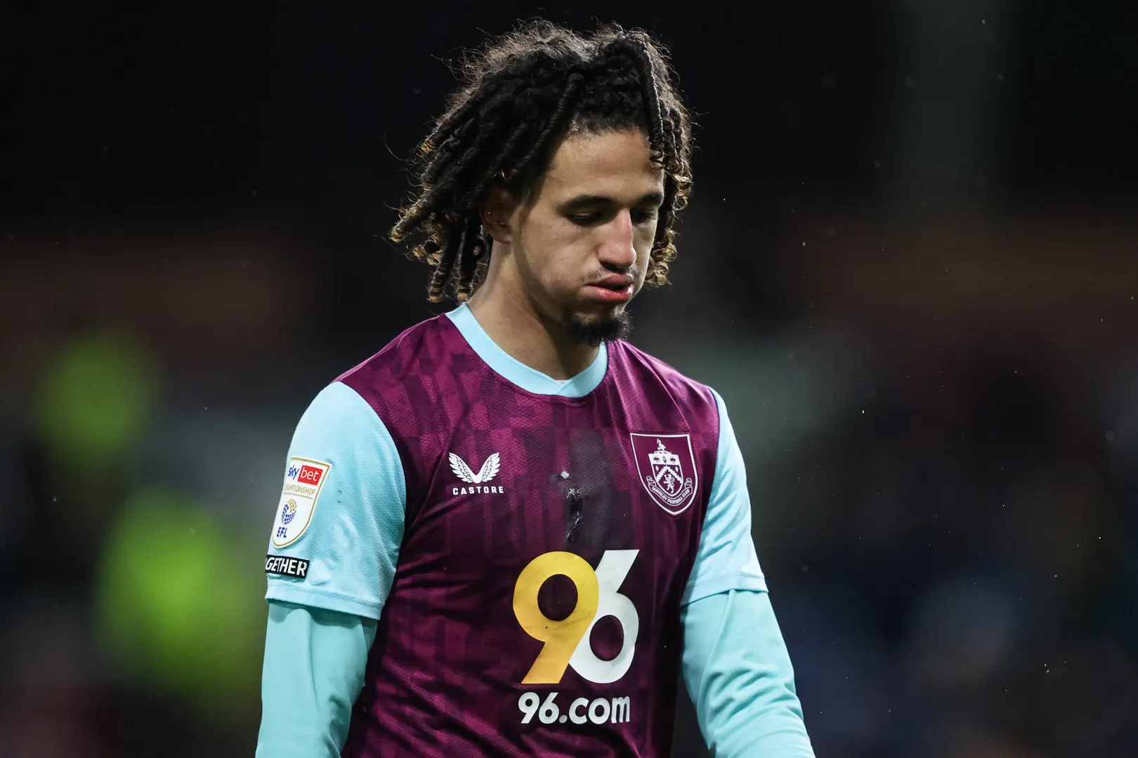Hannibal Mejbri durante jogo do Burnley