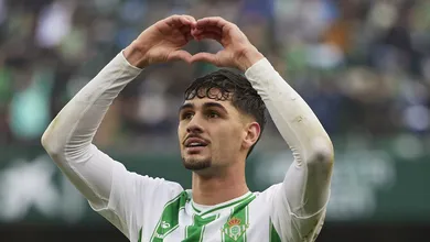 Ex-Internacional, Johnny impressiona no in&iacute;cio pelo Betis e &eacute; eleito melhor jogador sub-23 de La Liga