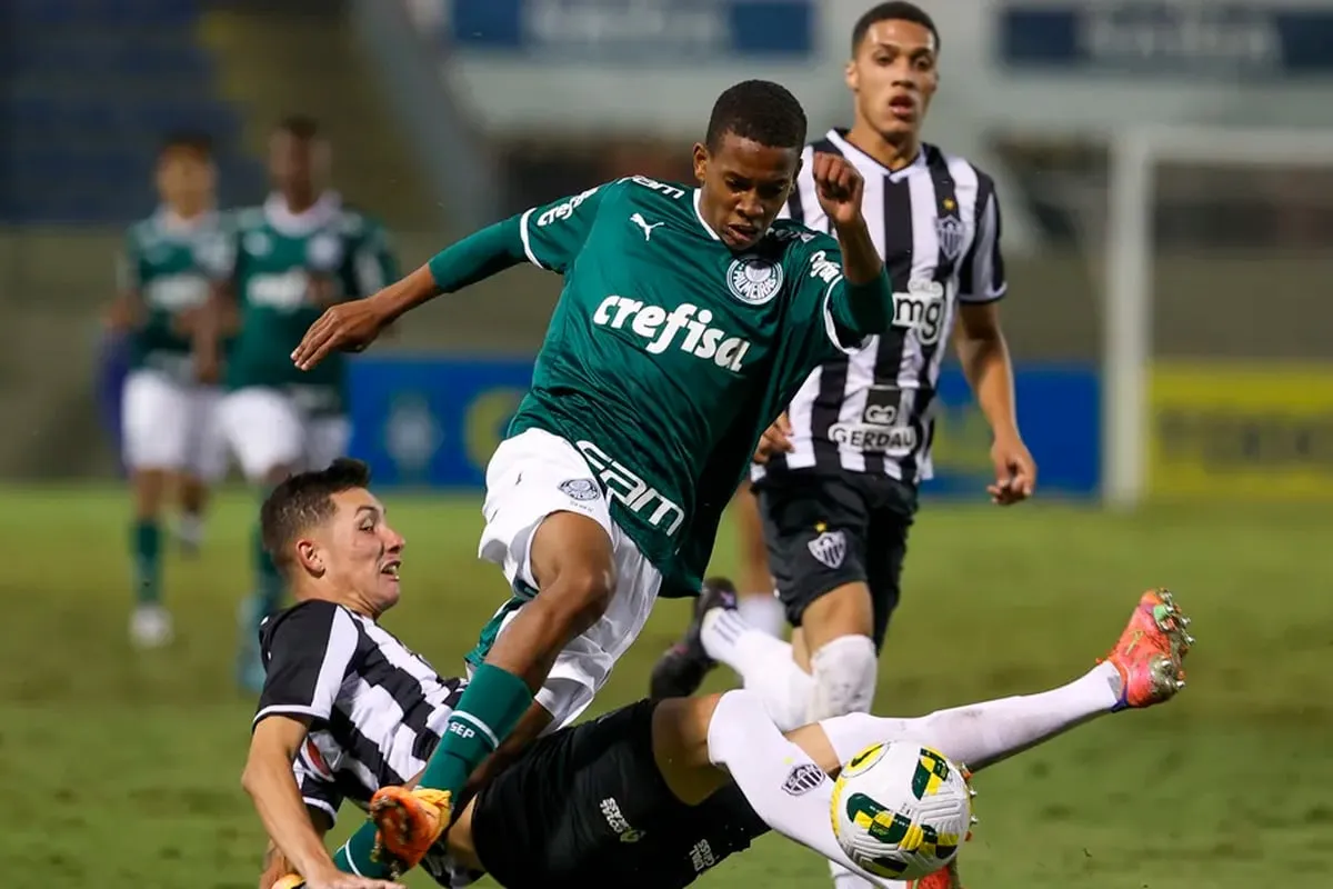 Messinho &eacute; disputado na Europa e vira &lsquo;queridinho&rsquo; do Barcelona, diz jornal