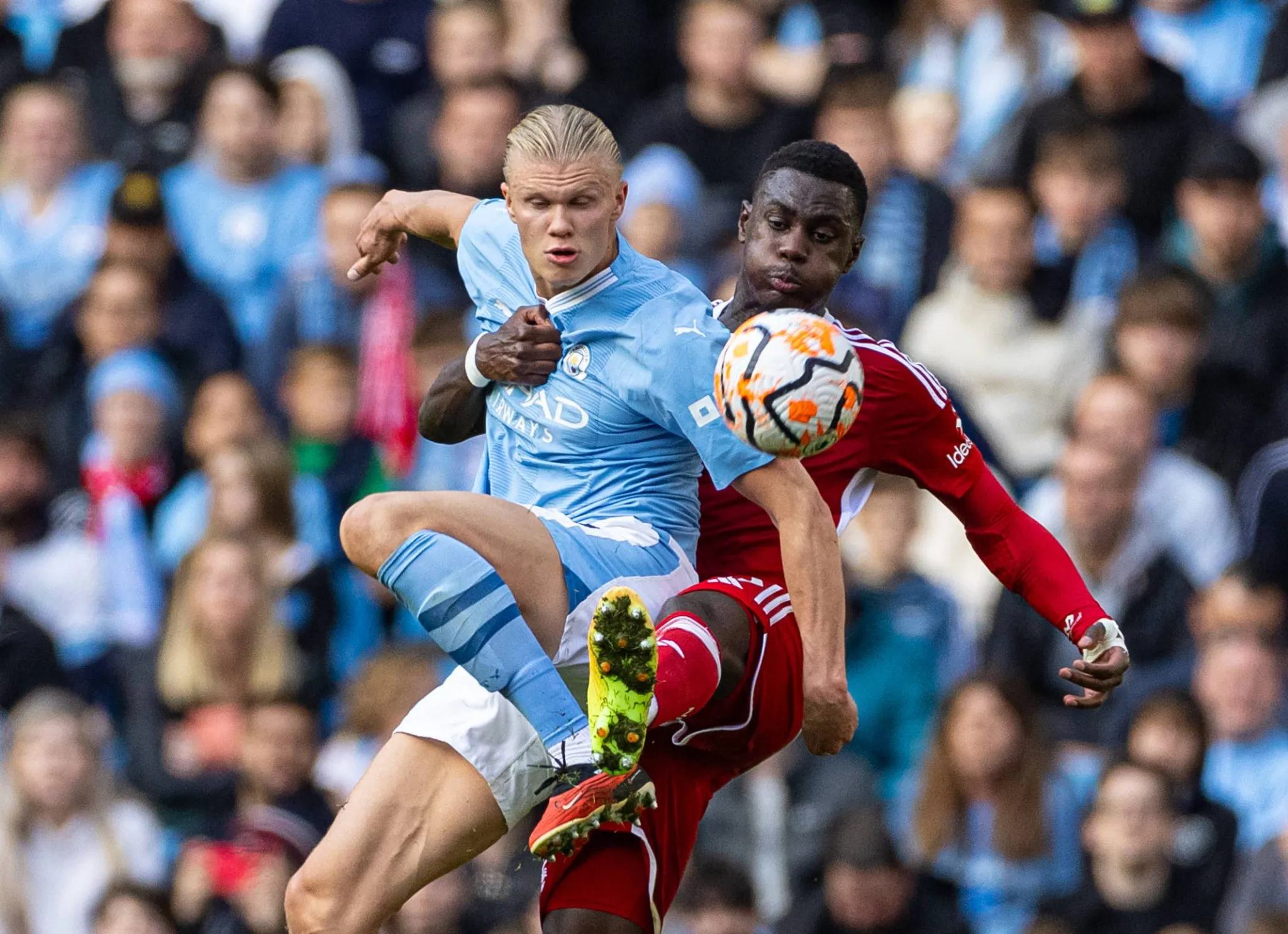 (230924) &mdash; MANCHESTER, Sept. 24, 2023 &mdash; Manchester City s Erling Haaland (L) is challenged by Nottingham Forest s Mous