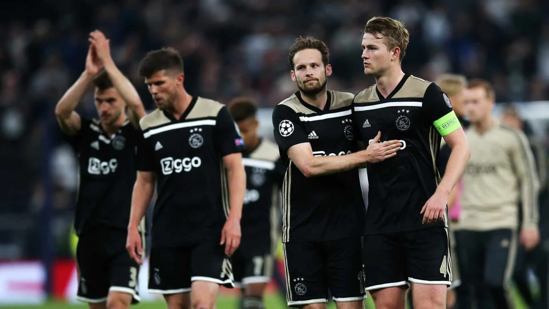 Ajax foi novamente dominante fora de casa e saiu na frente do Tottenham na semifinal
