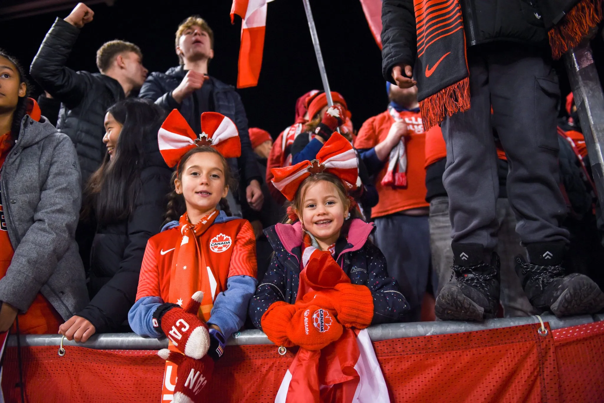 Torcedoras do Canad&aacute; em jogo contra o Equador
