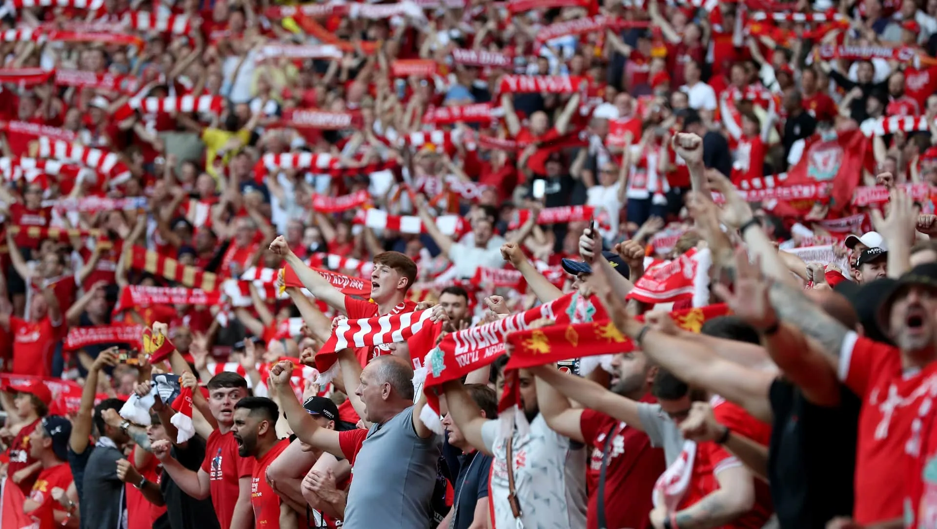 O Liverpool foi milhares e foi s&oacute; um, transbordando devo&ccedil;&atilde;o em v&aacute;rios cantos de Madri