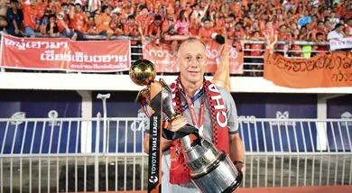 A hist&oacute;ria do t&eacute;cnico brasileiro que, numa rodada final ag&ocirc;nica, levou seu clube ao in&eacute;dito t&iacute;tulo tailand&ecirc;s