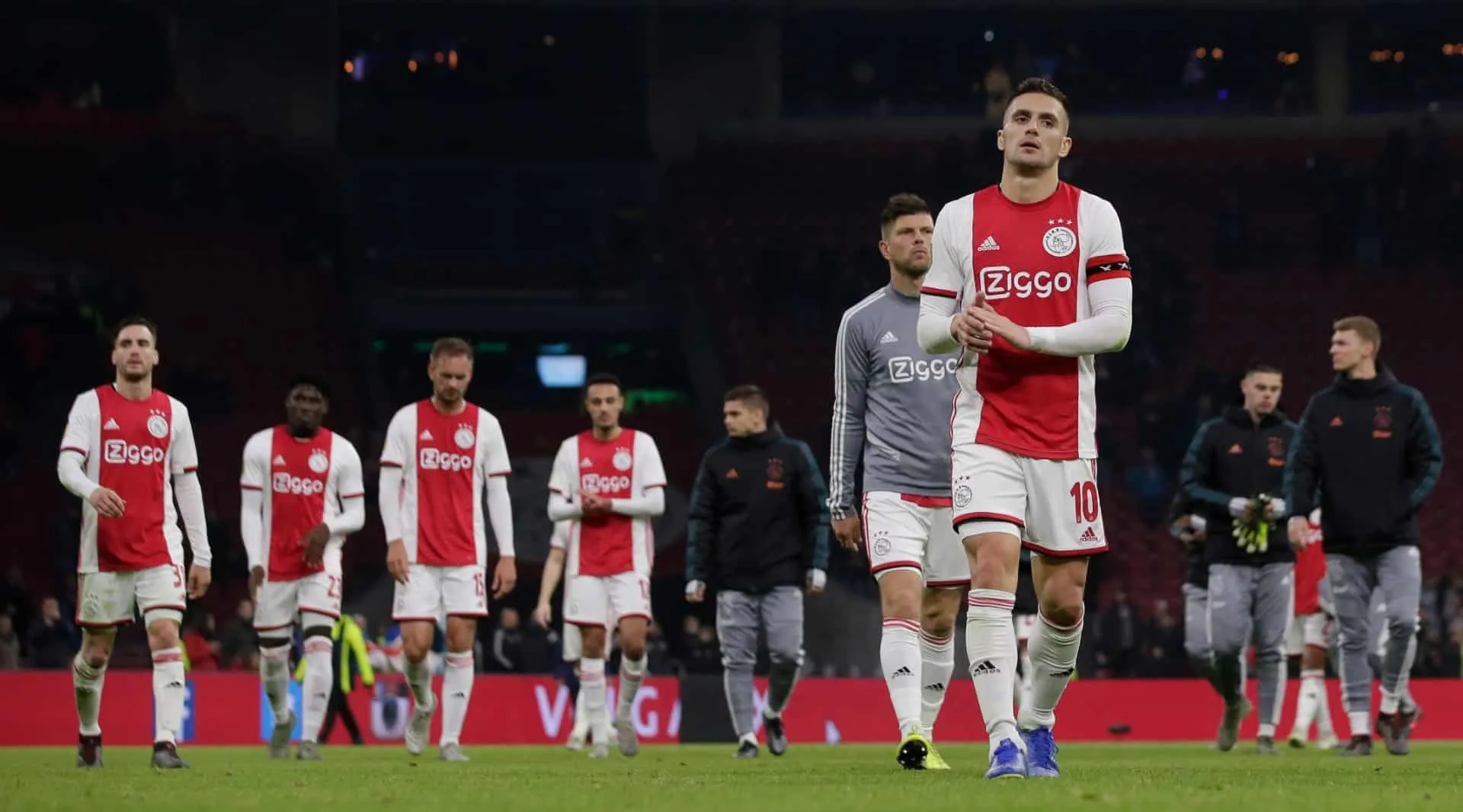 Federa&ccedil;&atilde;o Neerlandesa determina fim da Eredivisie sem campe&atilde;o, rebaixados ou promovidos