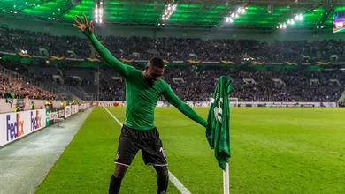 Defesa da Roma vacilou, e Marcos Thuram arrancou vit&oacute;ria ao Gladbach no ato final