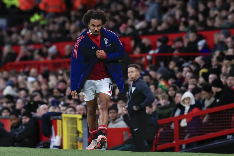 Zirkzee saiu de campo ap&oacute;s 33 minutos durante a derrota do United para o Newcastle na &uacute;ltima rodada da Premier League